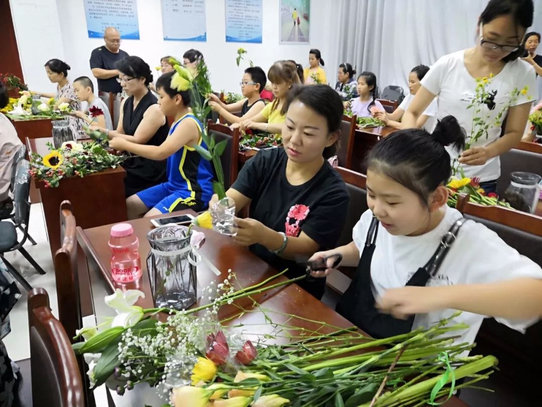 学校举行“三八”妇女节教职工插花比赛-中国刑事警察学院