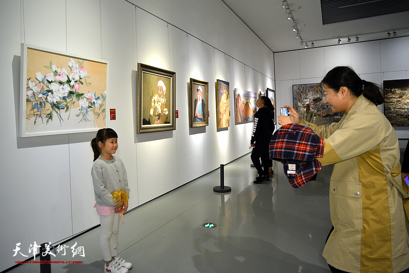 “形异道同”中国写意油画学派作品邀请展现场。